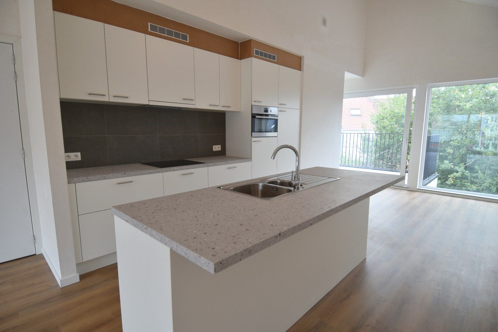 Prachtig nieuwbouw appartement met 2 terrassen in centrum Kortrijk foto 3