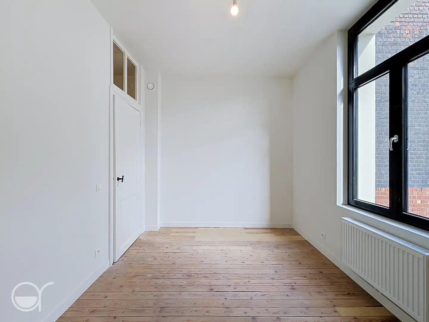 Prachtig gerenoveerde rijwoning met 2 slaapkamers en buitenruimte nabij de Coupure foto 9