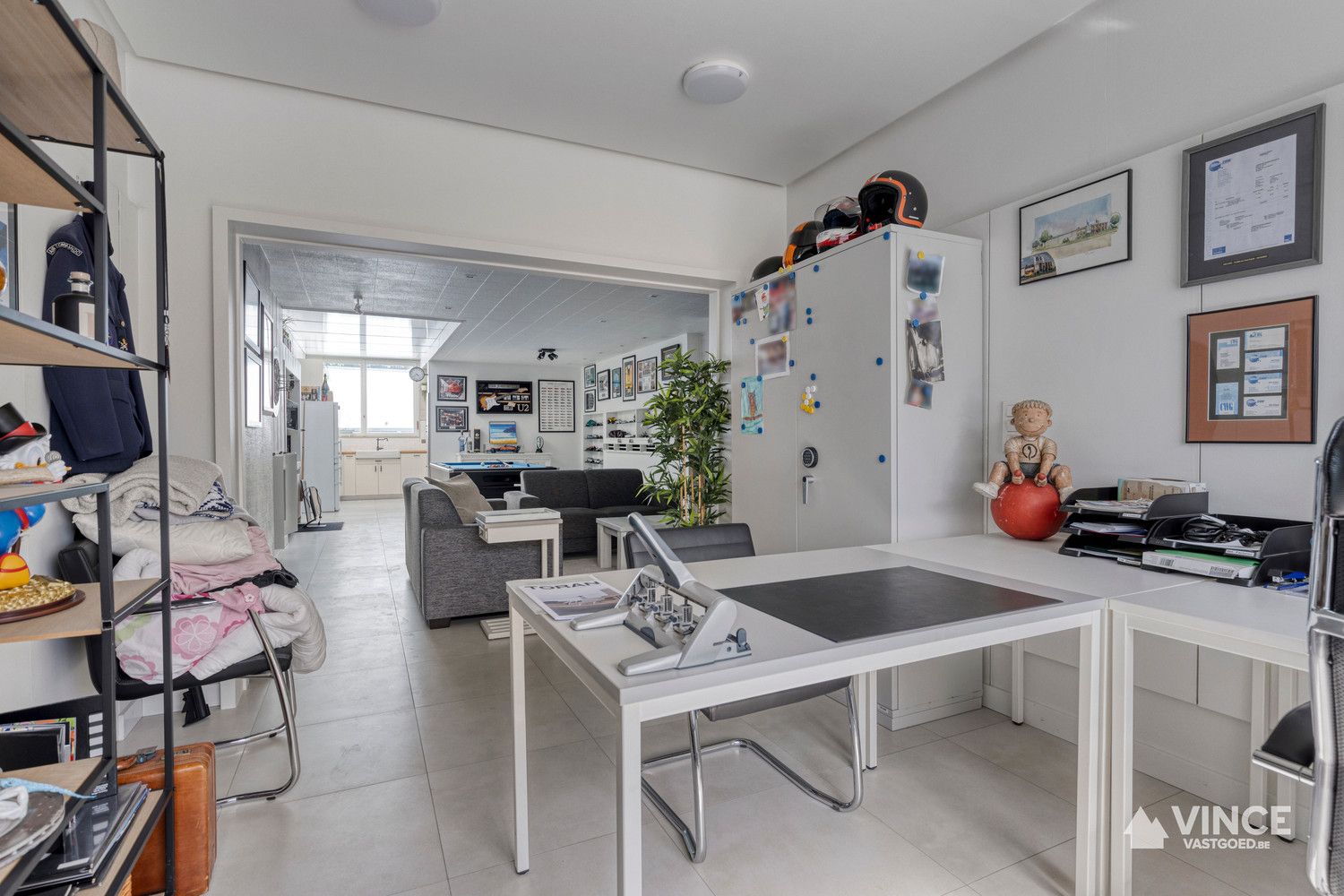 Woning met ruim magazijn foto 13