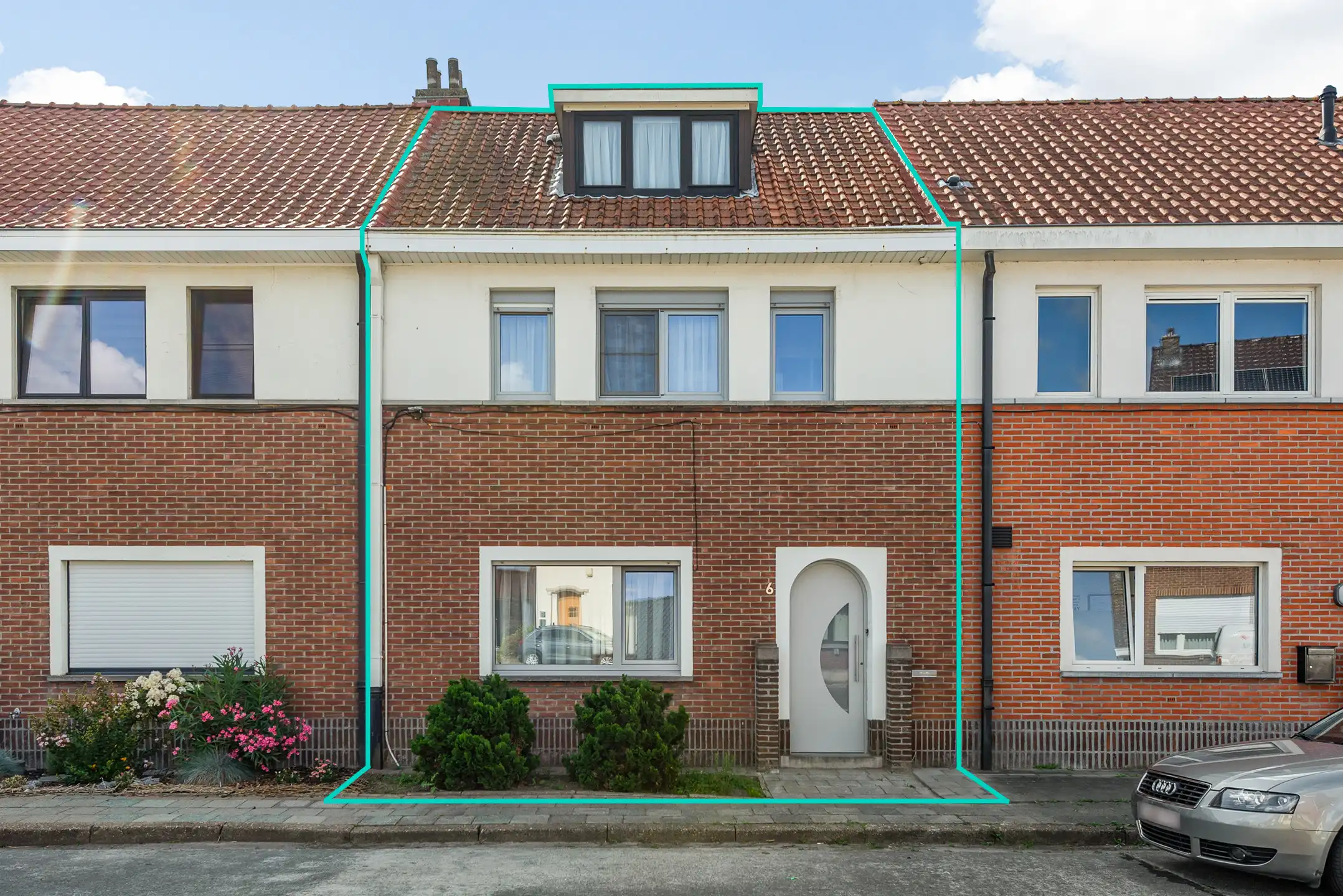 Hoofdfoto van de publicatie: IN OPTIE!!!! Gesloten bebouwing met ruim terras