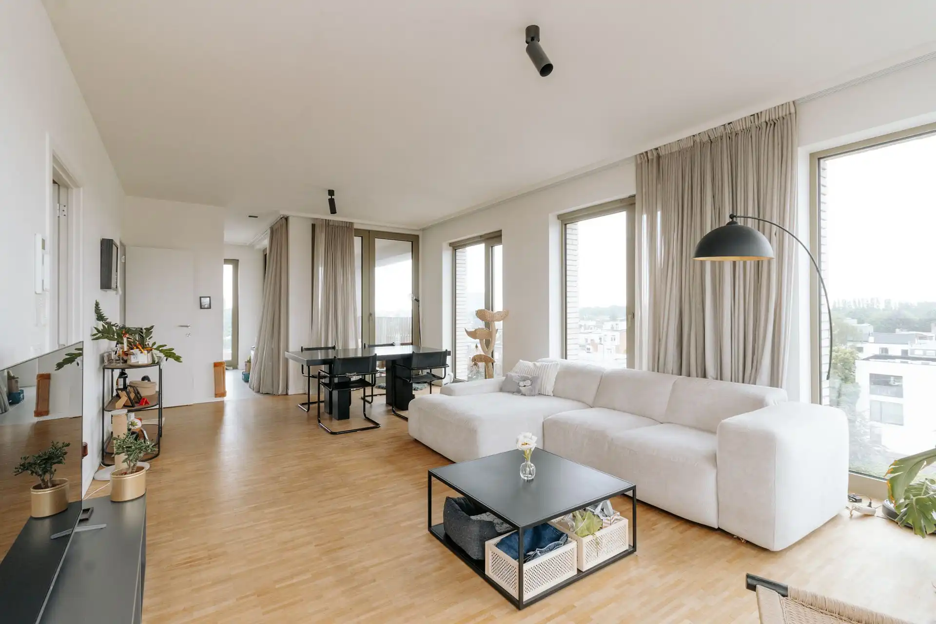 Modern en lichtrijk 2-slaapkamerappartement met terras! foto 3