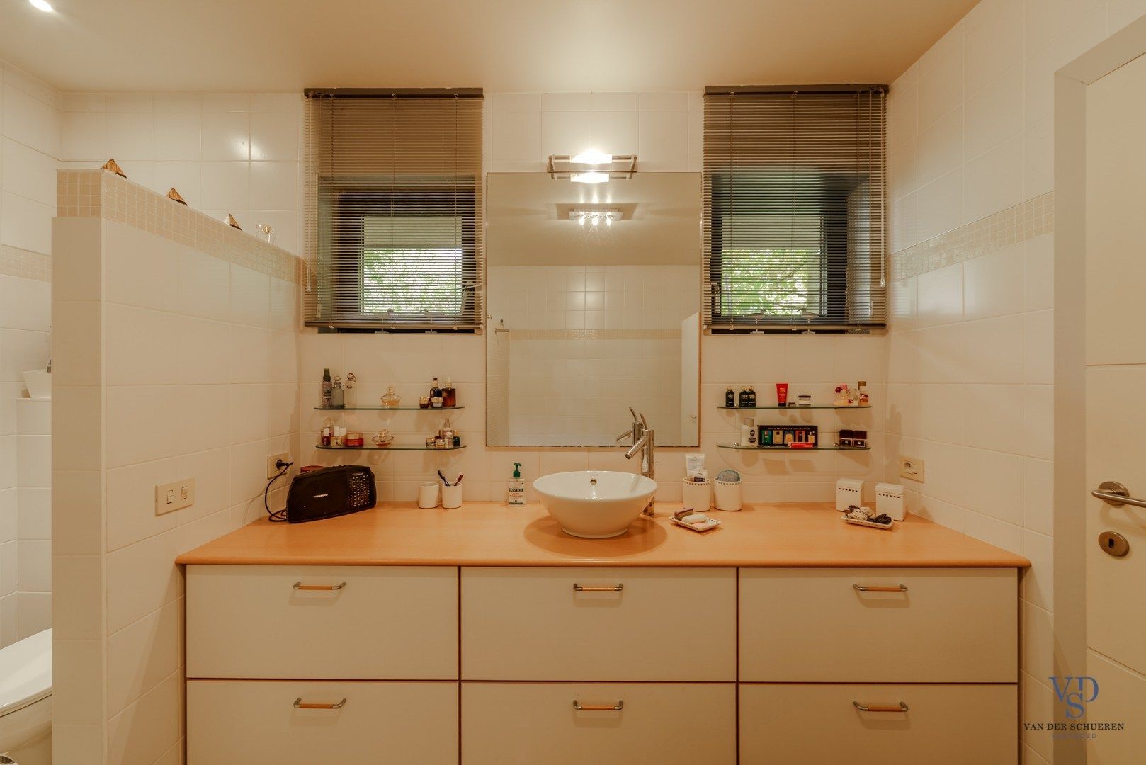 Tijdloze villa in 't groen.  foto 21