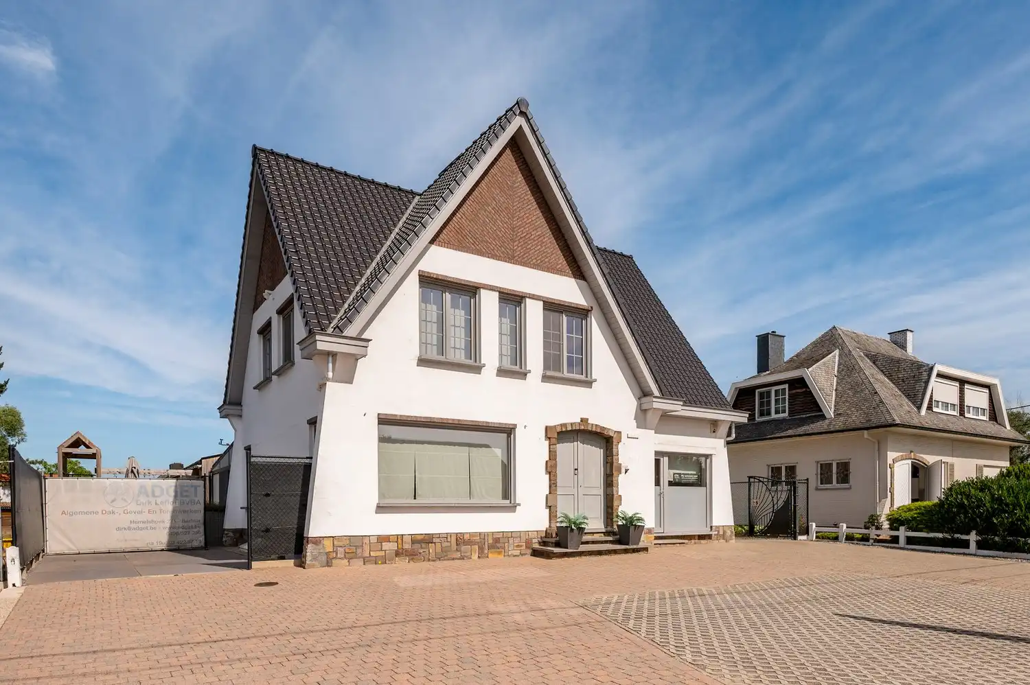 Ruime, degelijke gezinswoning met magazijn op een perceel van 930 m². foto 3