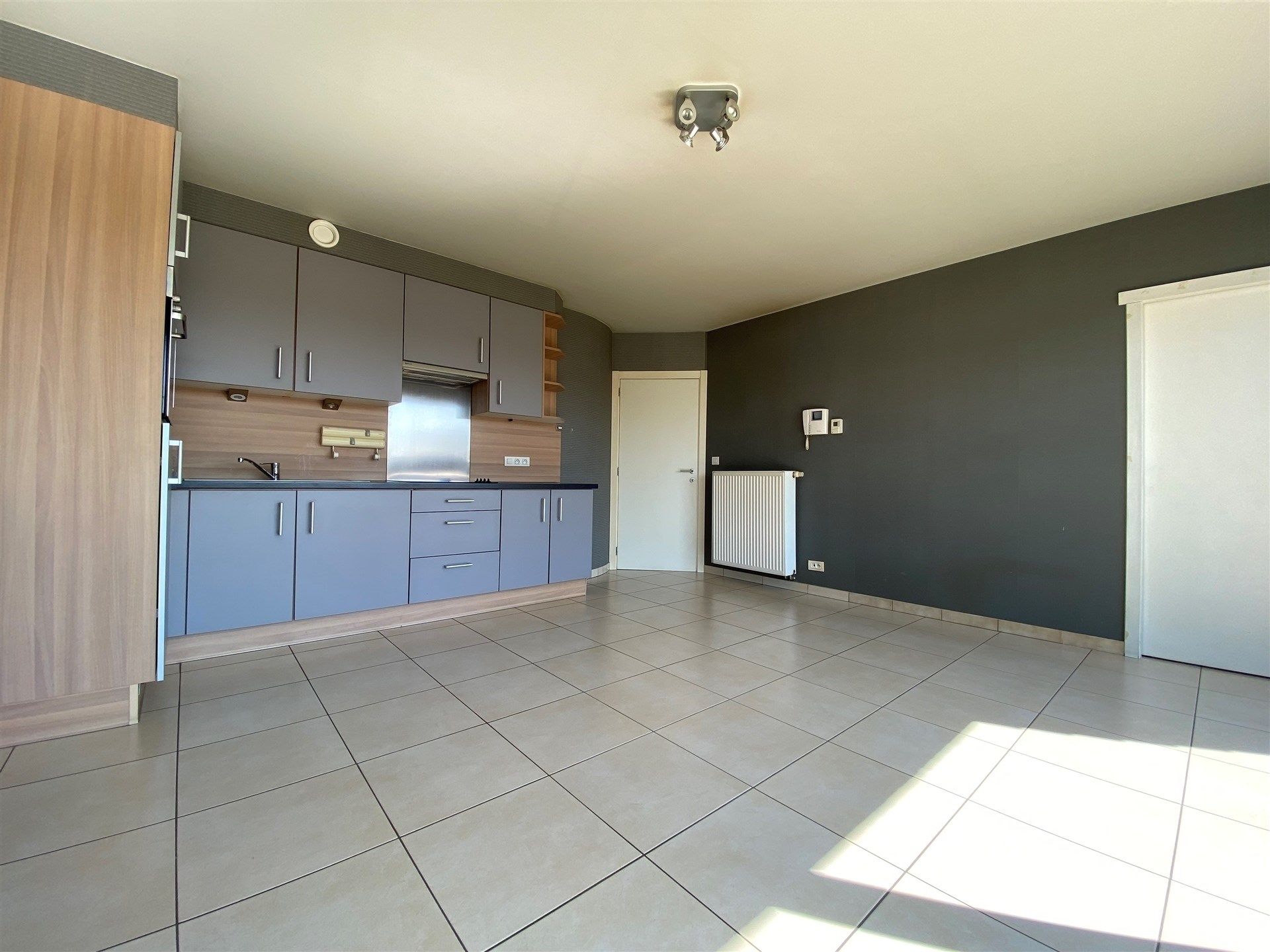 Zeer mooi gelegen instapklaar appartement op de tweede verdieping van de residentie “Square”. foto 7