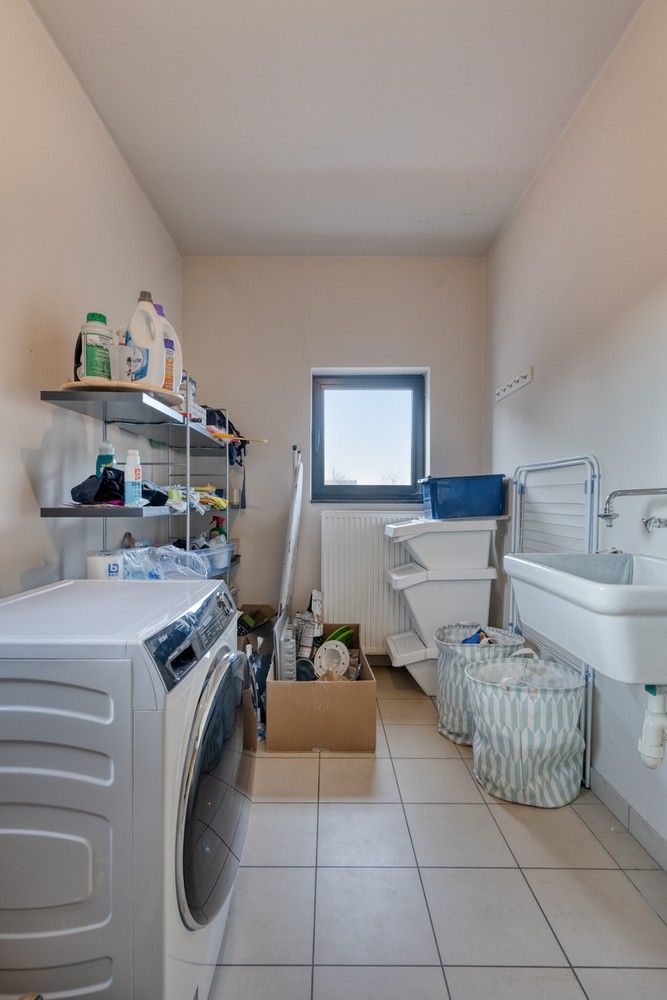 Sterk visueel gelegen kantoorgebouw met 3 standplaatsen en groot bovenliggend appartement met 6% bruto rendement. foto 21