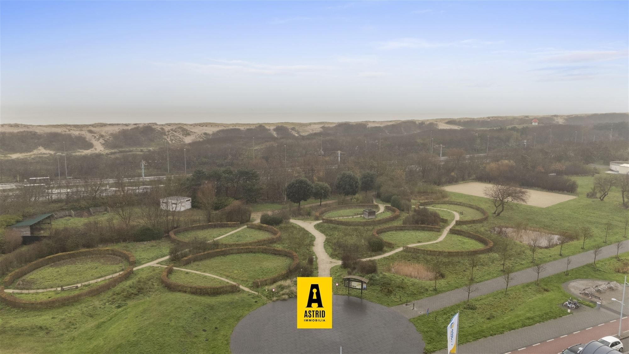 Instapklaar zonnig 2-slaapkamerappartement en garage in Bredene foto 17