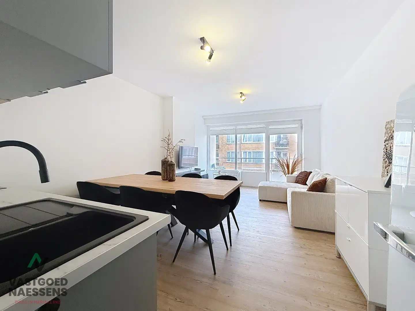 GERENOVEERDE STUDIO MET ZIJDELINGS ZICHT OP ZEE foto 12