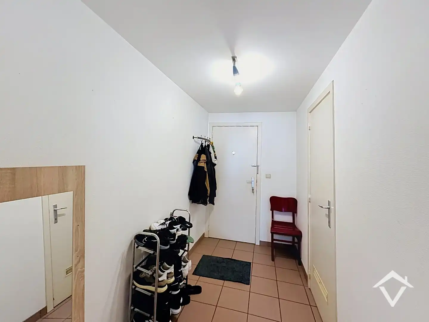Ruime studio met aparte badkamer te Roeselare foto 3