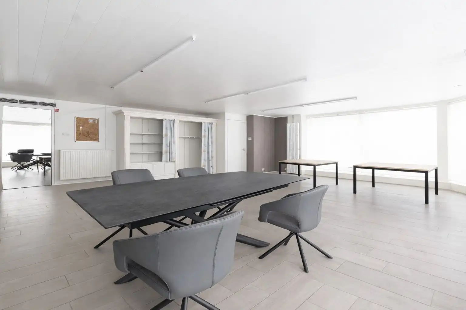 Ruime en instapklare kantoorruimte in centrum Houthulst - extra mogelijkheid tot aankoop bovenstaand appartement!  foto 4