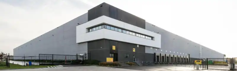 Ultraveilig bedrijfsgebouw te huur foto 2