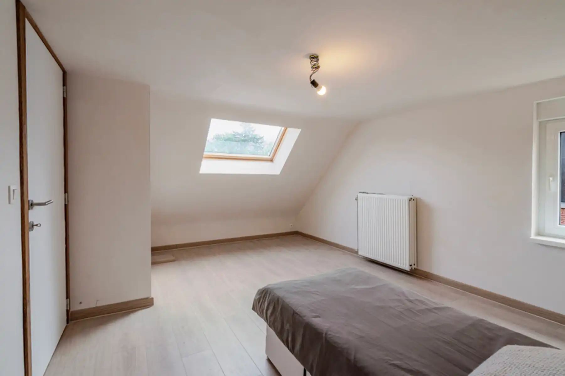 Gerenoveerde gezinswoning met 4 slpk aan station van Beernem foto 17