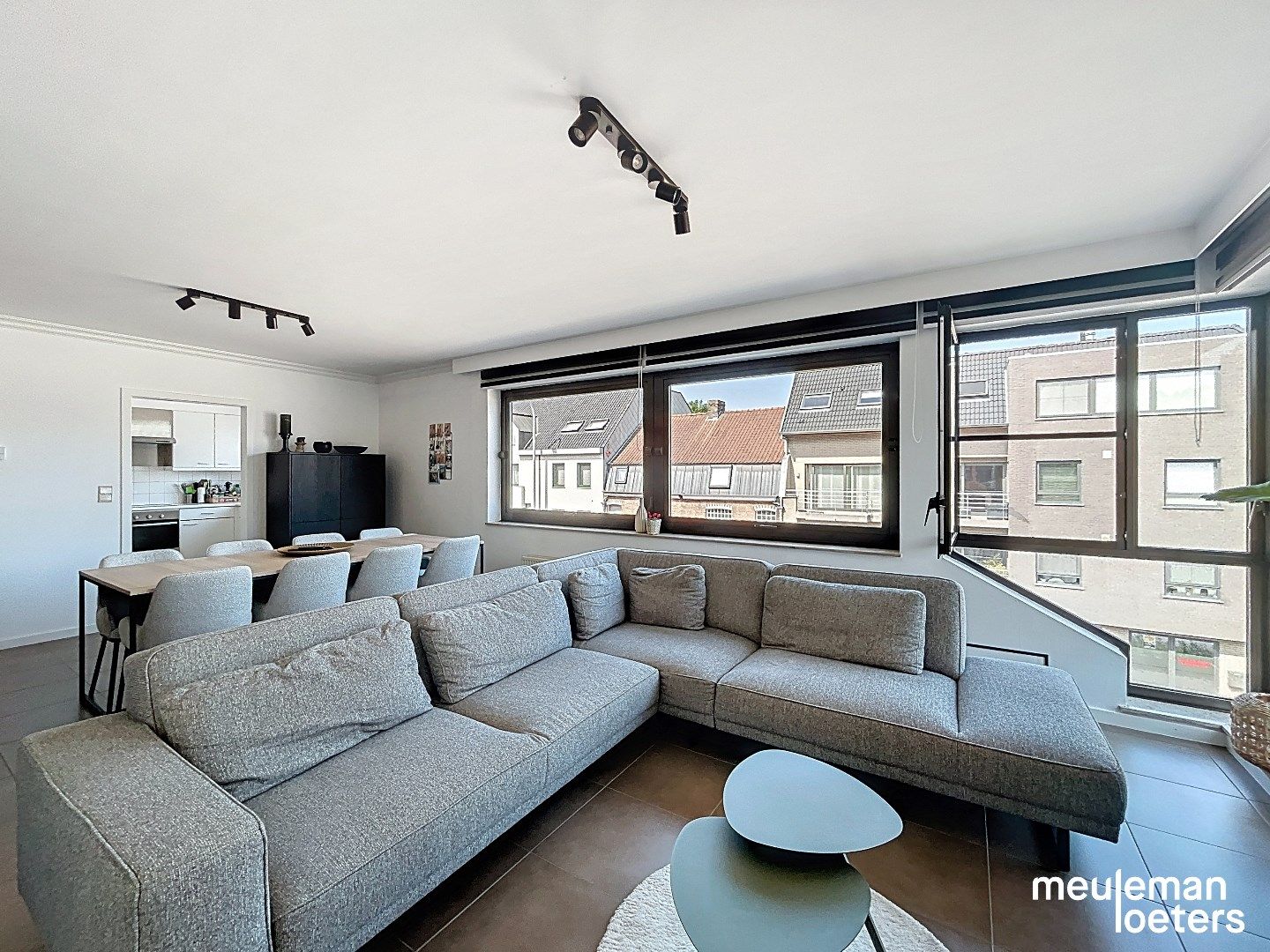 Ruim appartement in hartje Oostkamp foto 3
