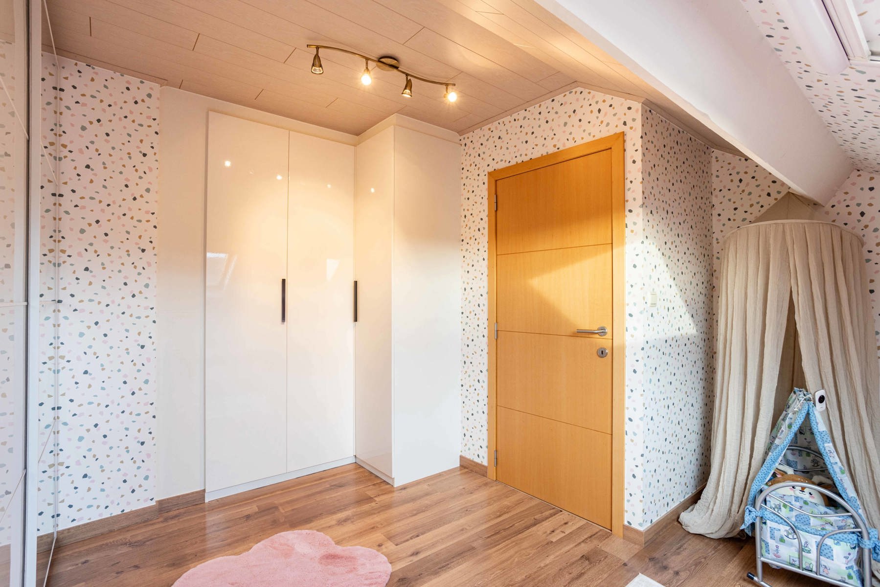 Instapklare woning met 5 slaapkamers in landelijke buurt. foto 29