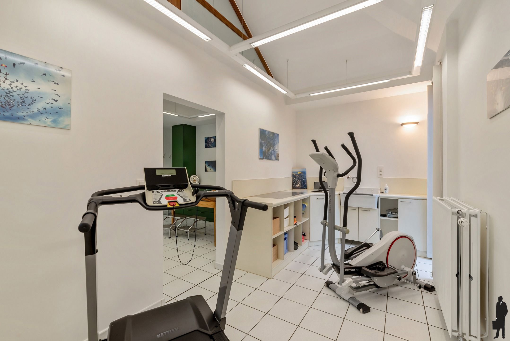 VILLA MET APARTE PRAKTIJK OF APART KANTOOR AAN HUIS (vrij beroep mogelijk!)  foto 12