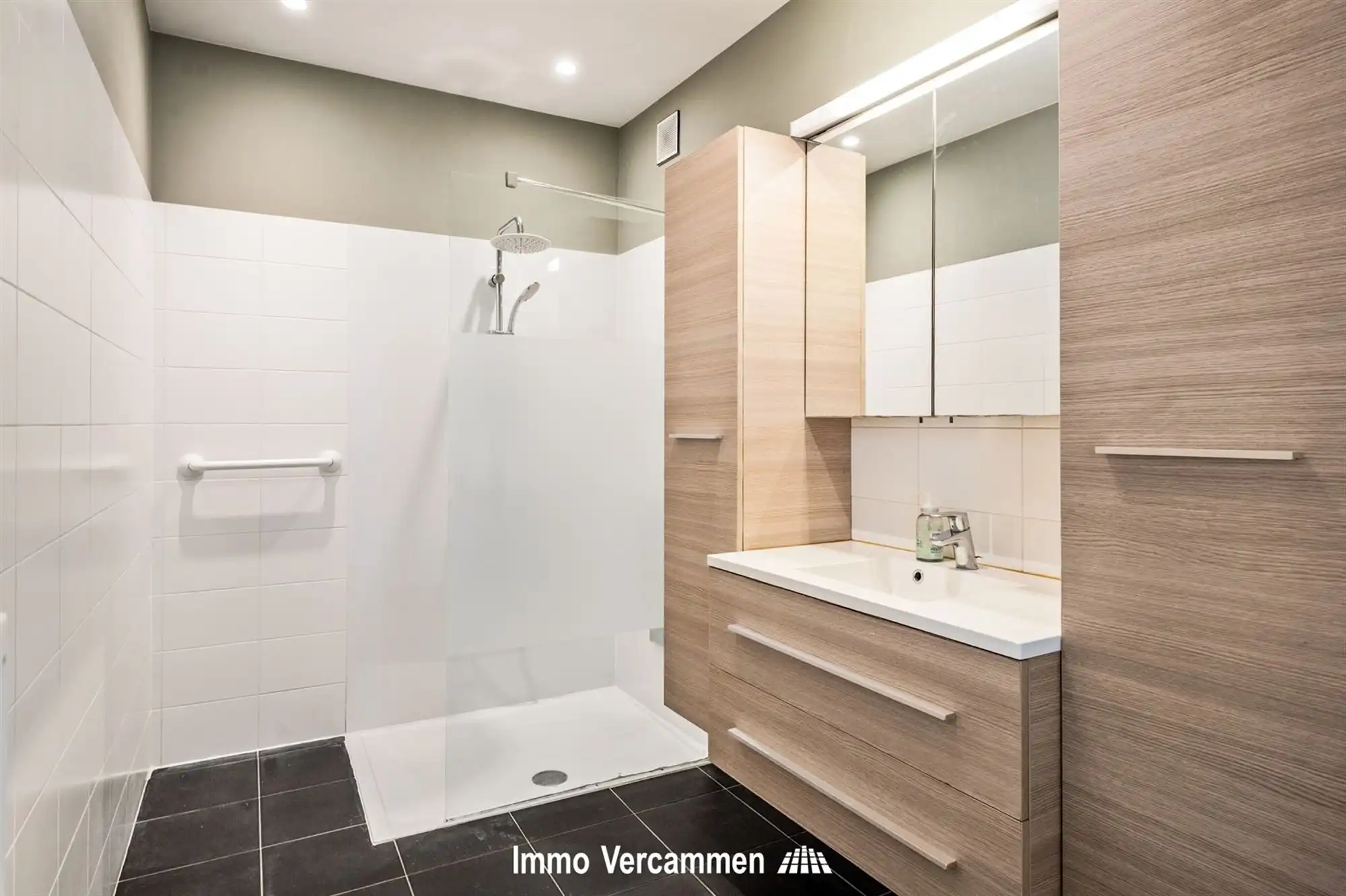 Ruim appartement, pal in het centrum van Bonheiden foto 7