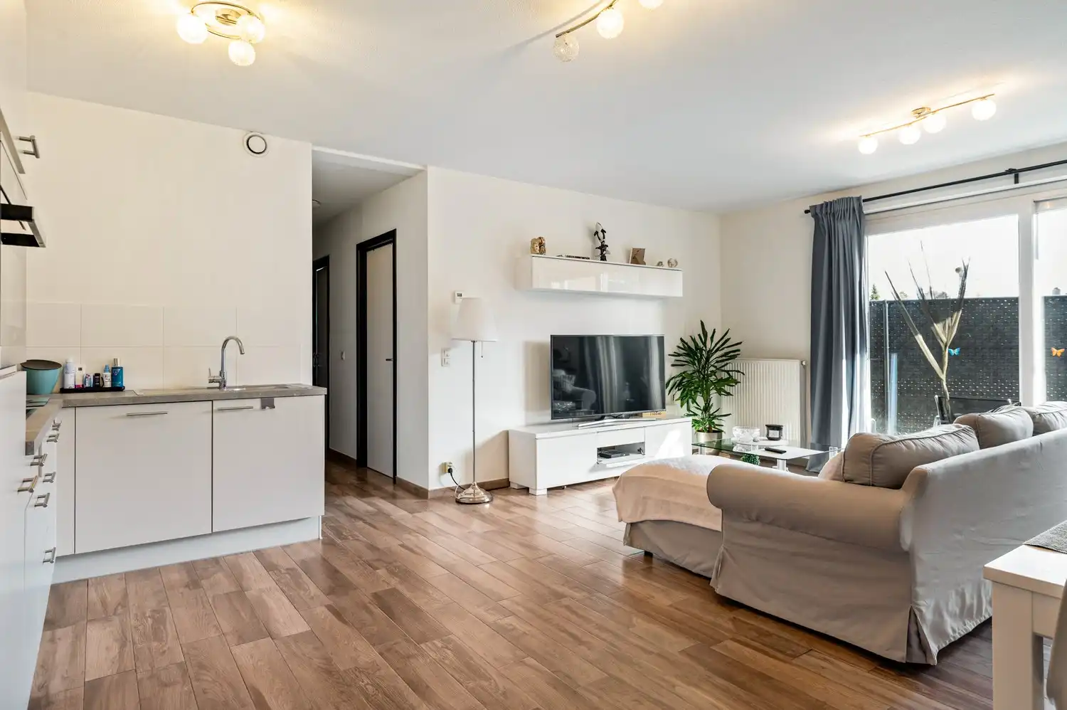 Instapklaar appartement met 2 slaapkamers en zonnig terras! foto 2