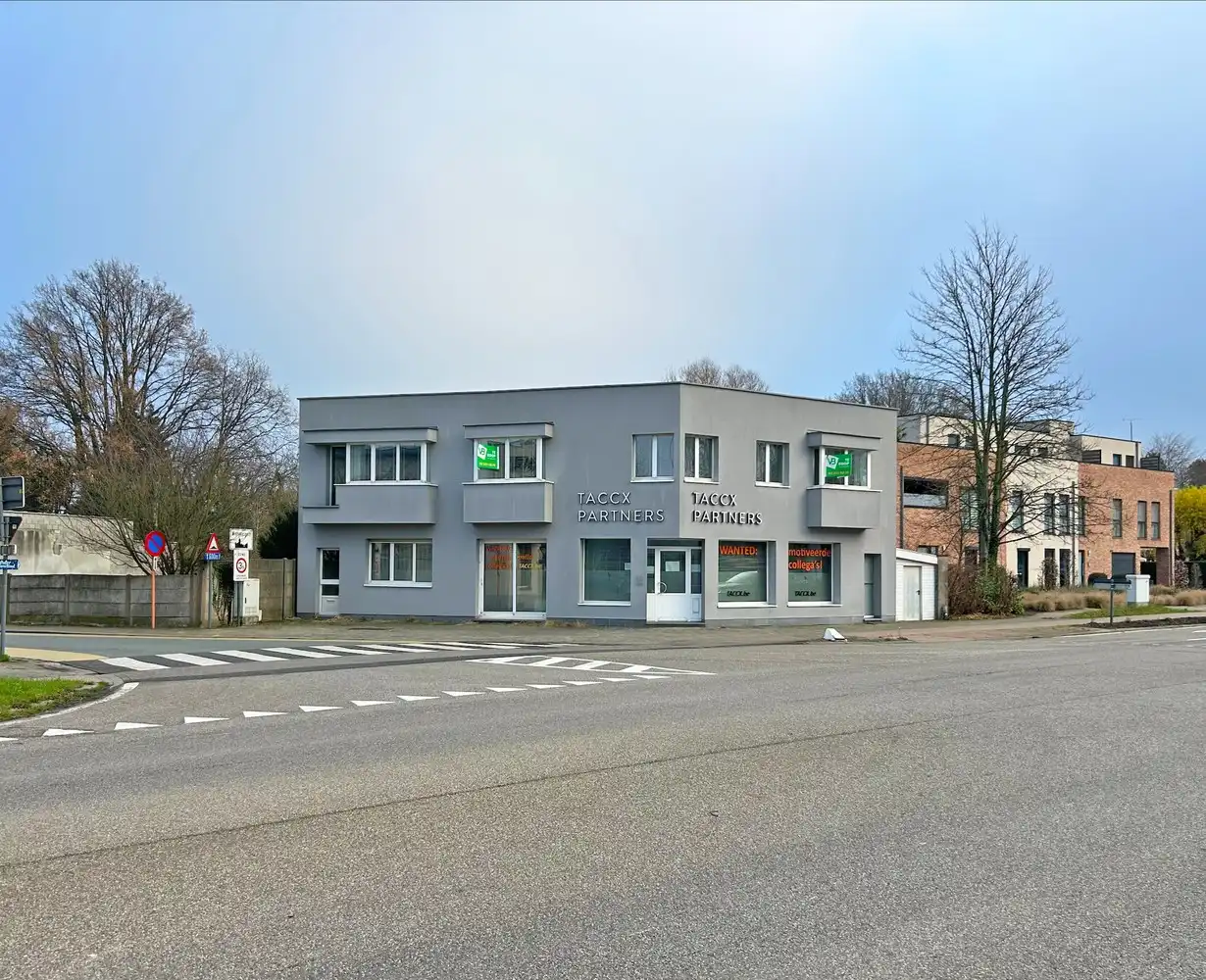 Ruim kantoorgebouw op een centrale locatie te koop in Wommelgem foto 18