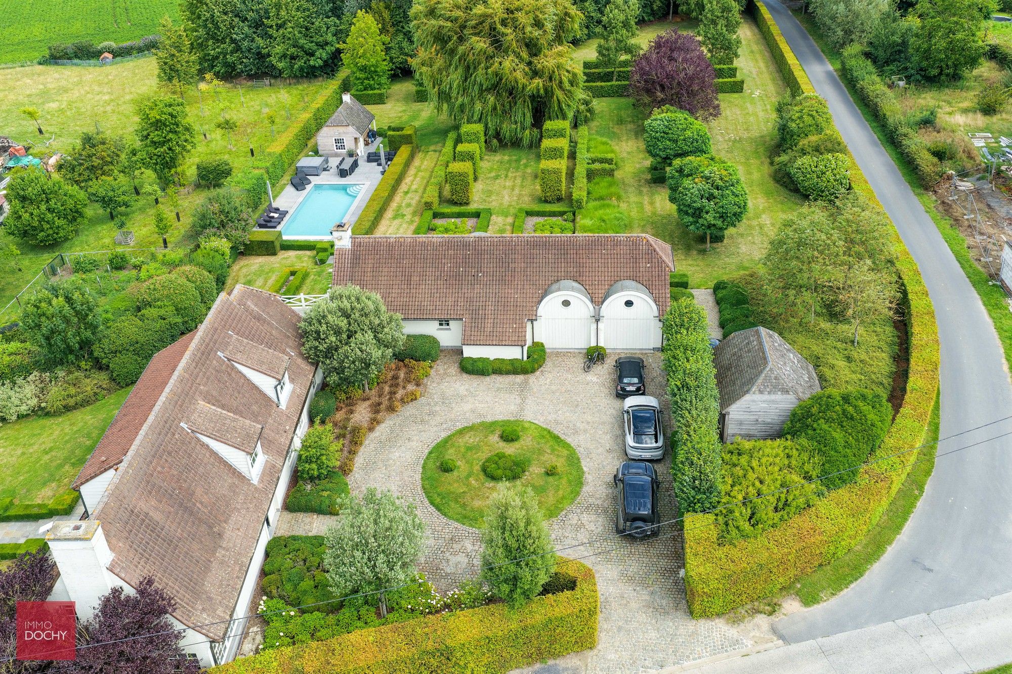 Ruime villa met zwembad en prachtige tuin foto 4
