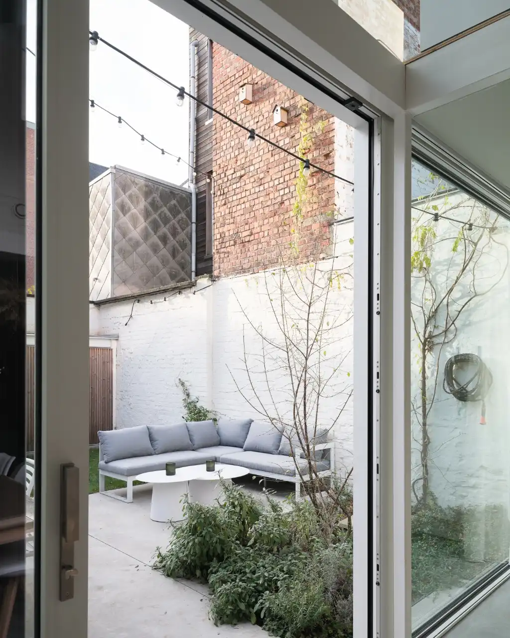 Prachtig gerenoveerde (Volt Architecten) interbellumwoning met vier slaapkamers, twee badkamers en zonnige stadstuin nabij de Bijloke. foto 8