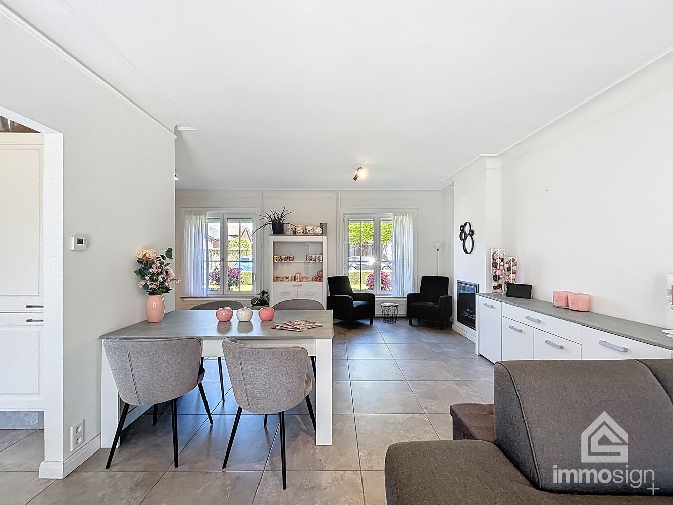 Instapklare gezinswoning met 3 slaapkamers, 2 badkamers, vrijstaande garage en prachtige tuinkamer foto 15