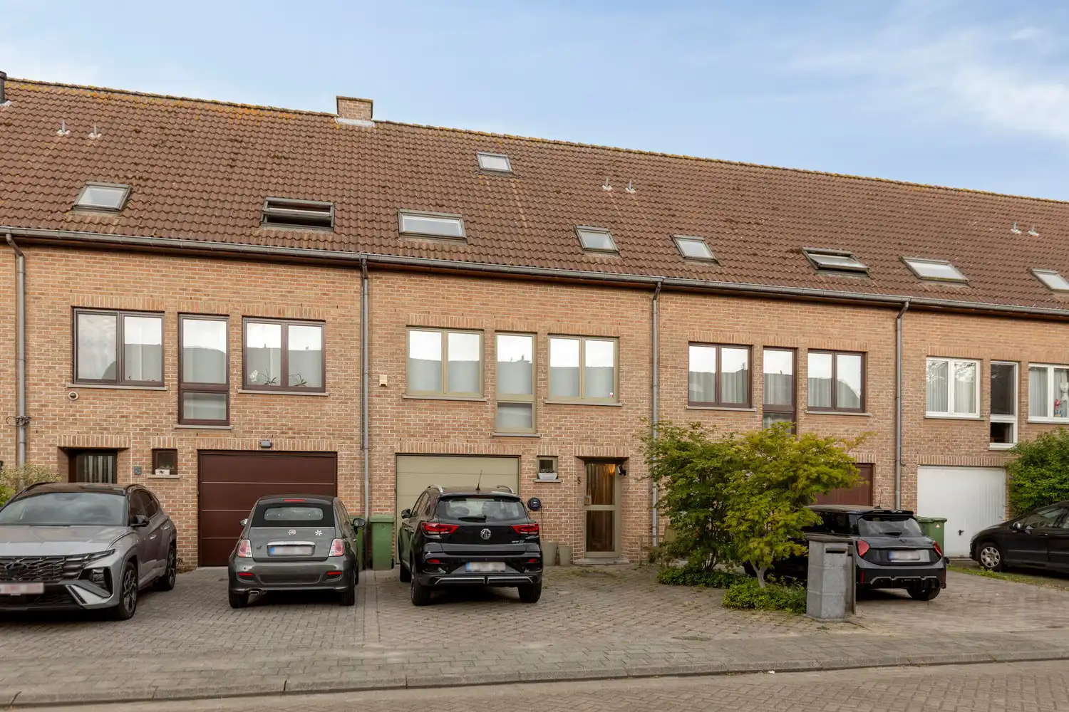 Instapklare split-level woning in de gegeerde wijk Rietschoorvelden te Merksem! foto 2