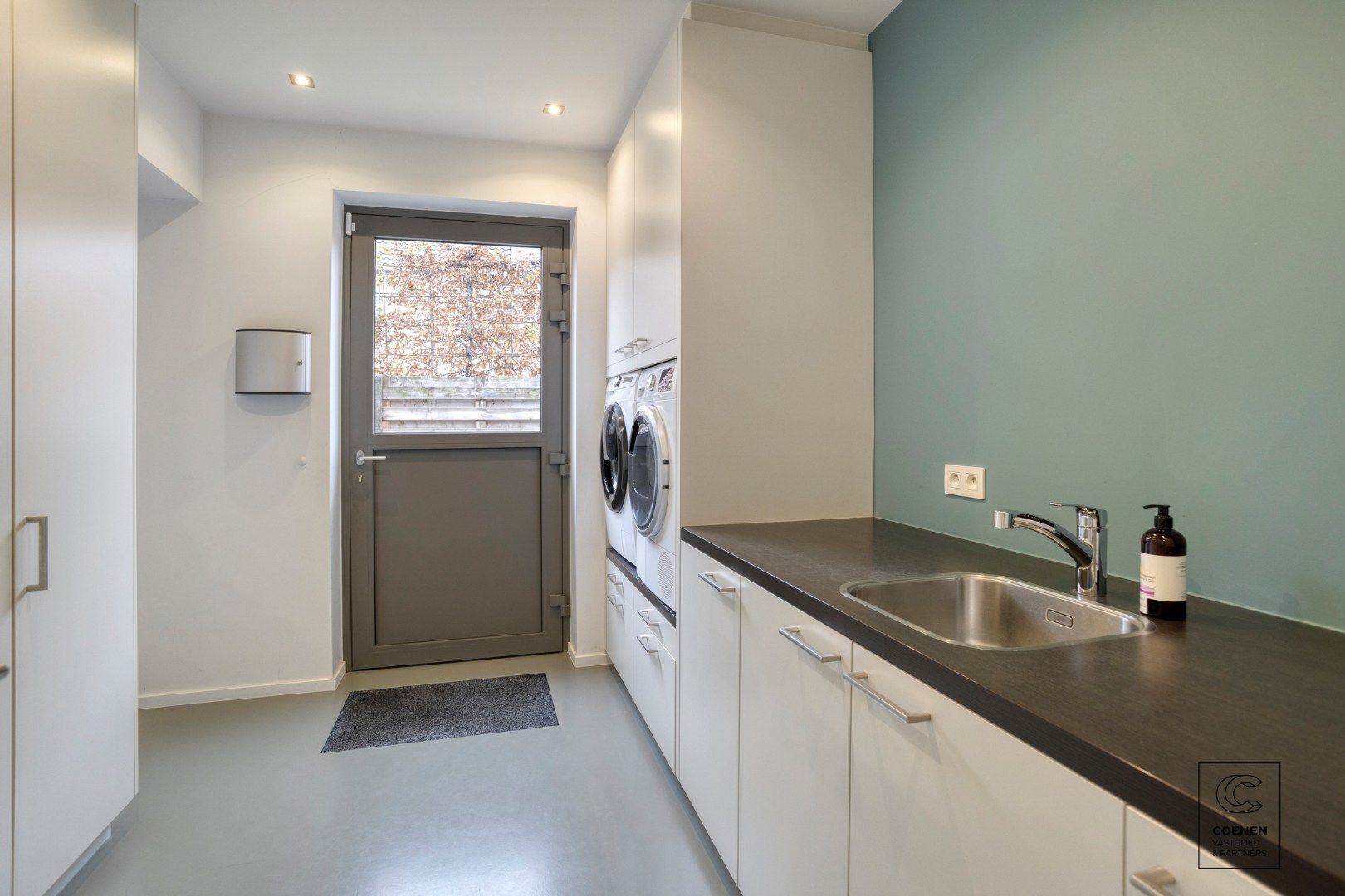Prachtige woning (2013) van 256 m² met 4 slaapkamers in een doodlopende straat te Grobbendonk! foto 4