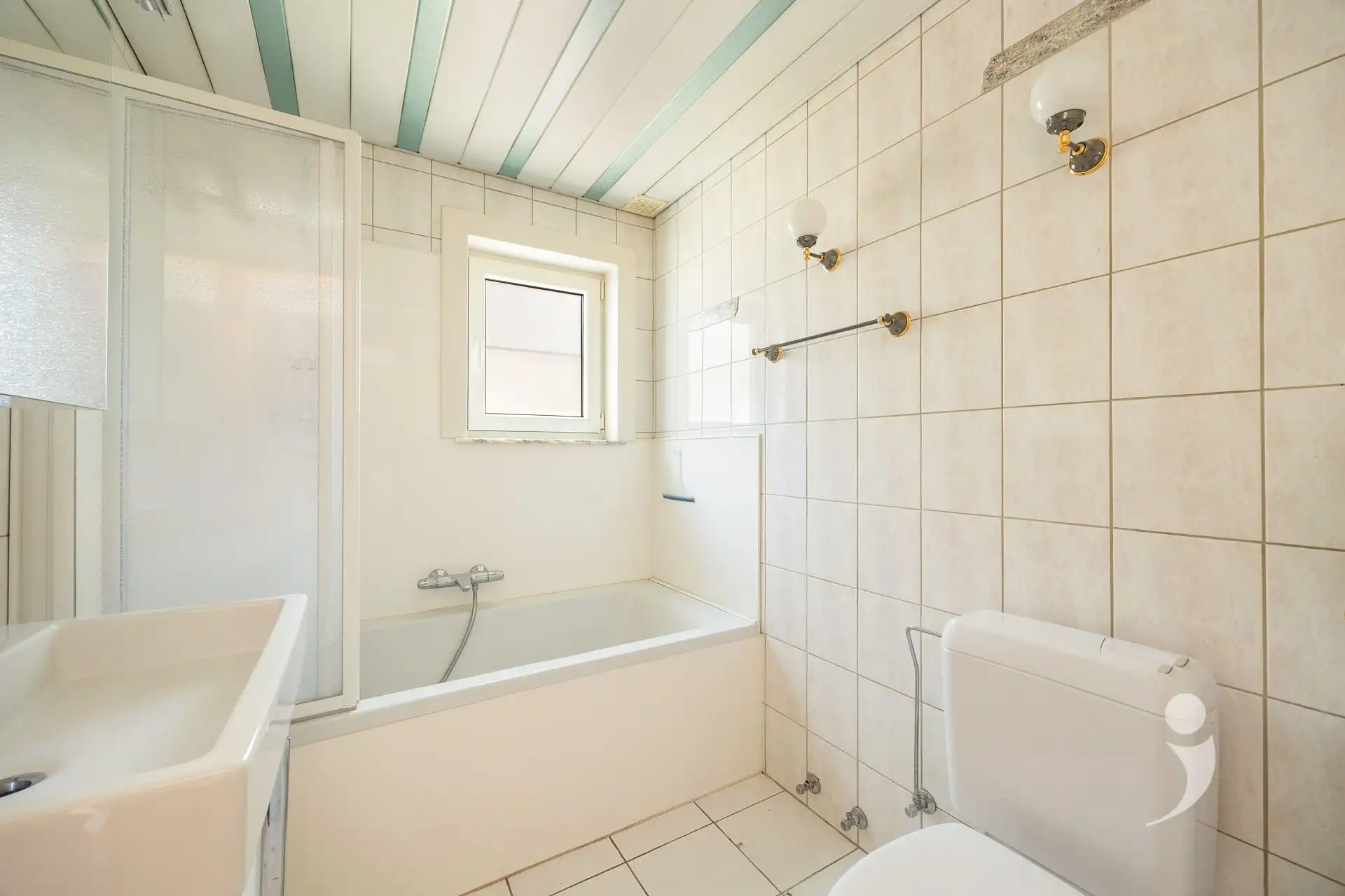 Te renoveren woning op een zonnig perceel foto 25