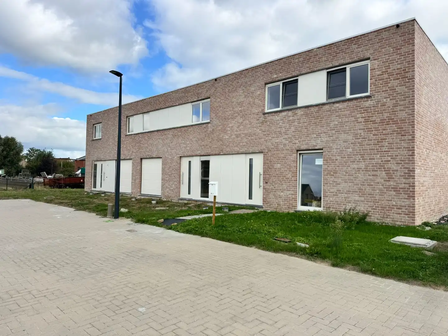 Nieuwbouwwoning met 3 slaapkamers en garage te koop in Langemark-Poelkapelle foto {{pictureIndex}}