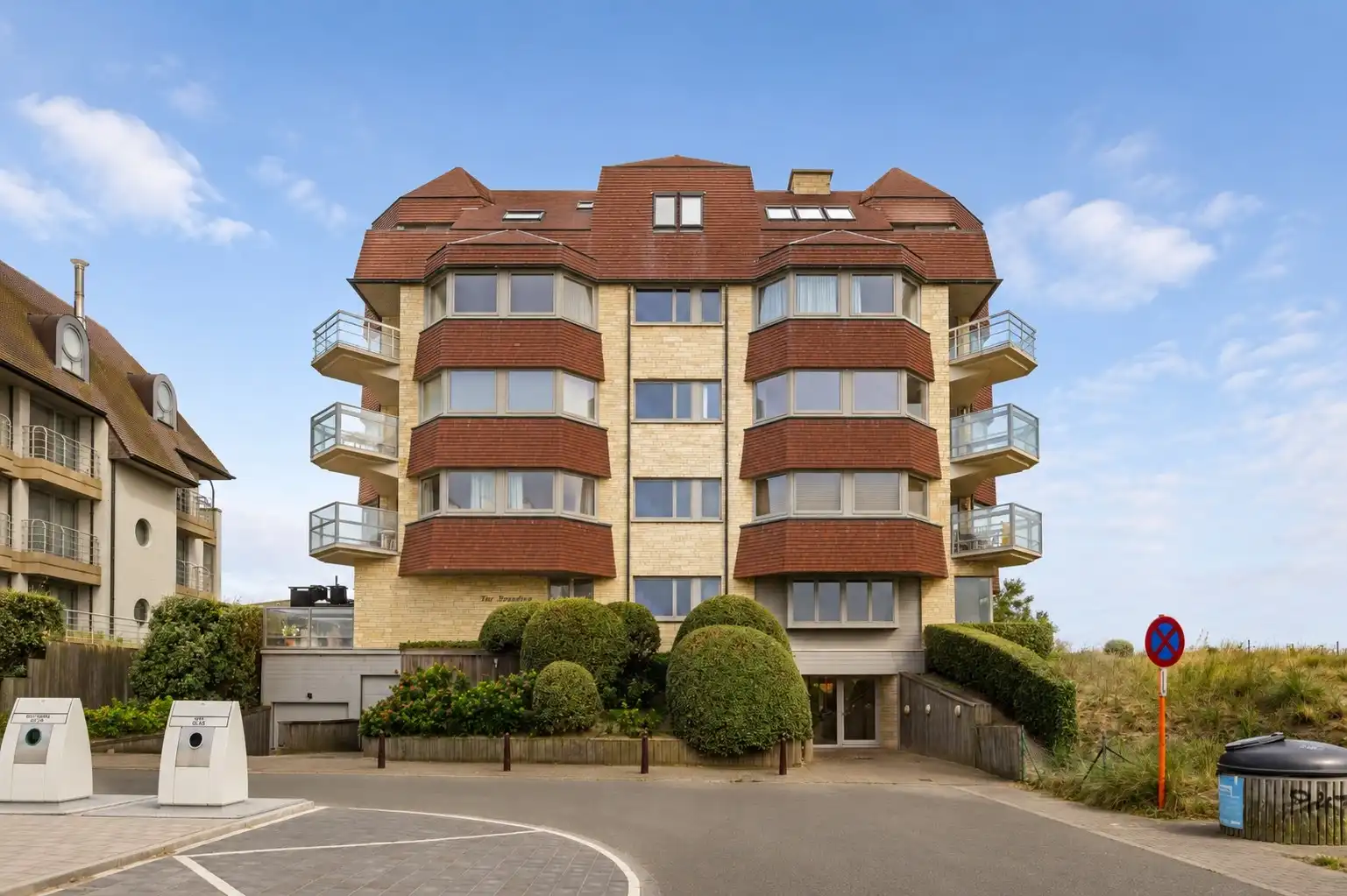 Unieke penthouse met vier terrassen en frontaal zeezicht te Sint-André (Oostduinkerke) foto 15
