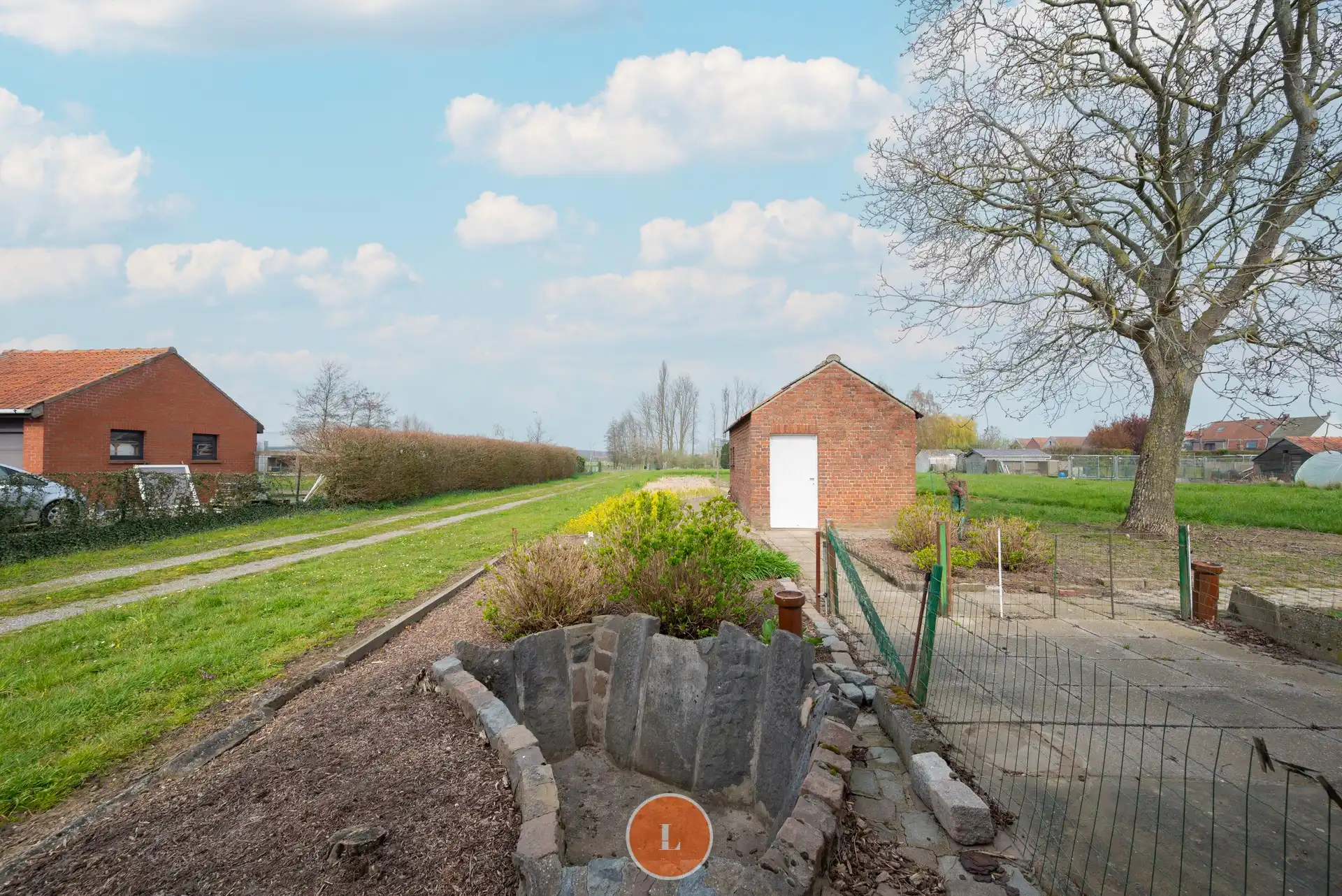 Te renoveren woning met apart bouwperceel op rustige locatie in het groen foto 9