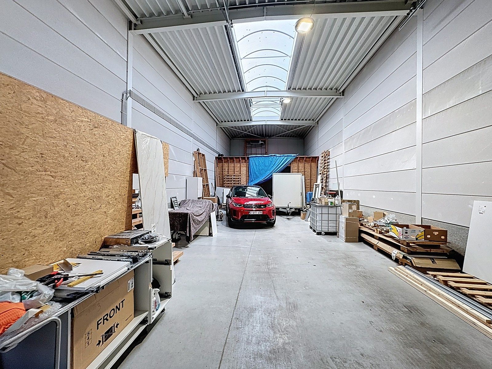 Instapklaar MAGAZIJN (174,5m²) met alle voorzieningen en private parkeerplaats voor de deur te Brugge (Sint-Michiels), Ten Briele. Geen WVI! foto 2