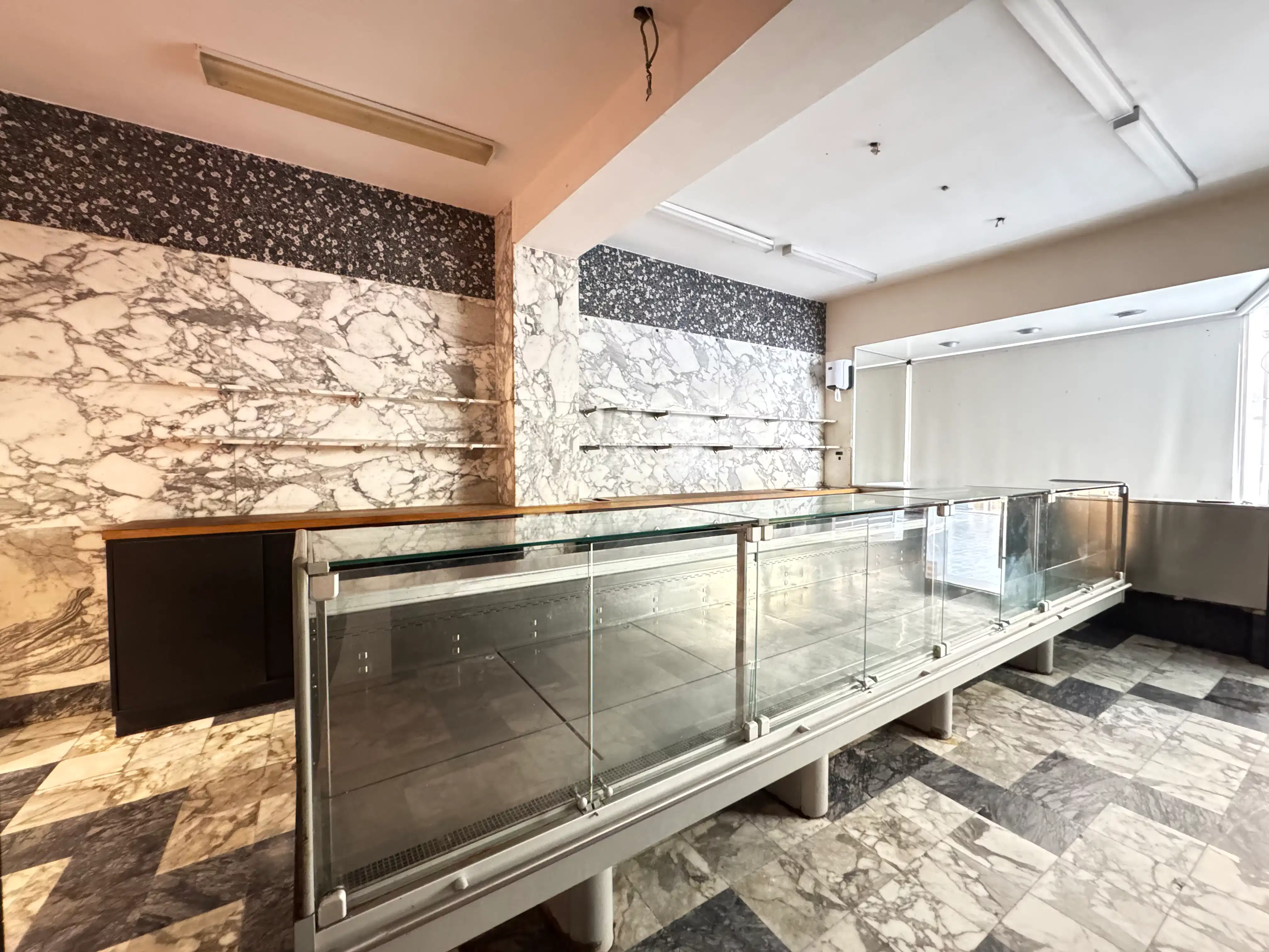 Handelsgelijkvloers 82m² foto 3