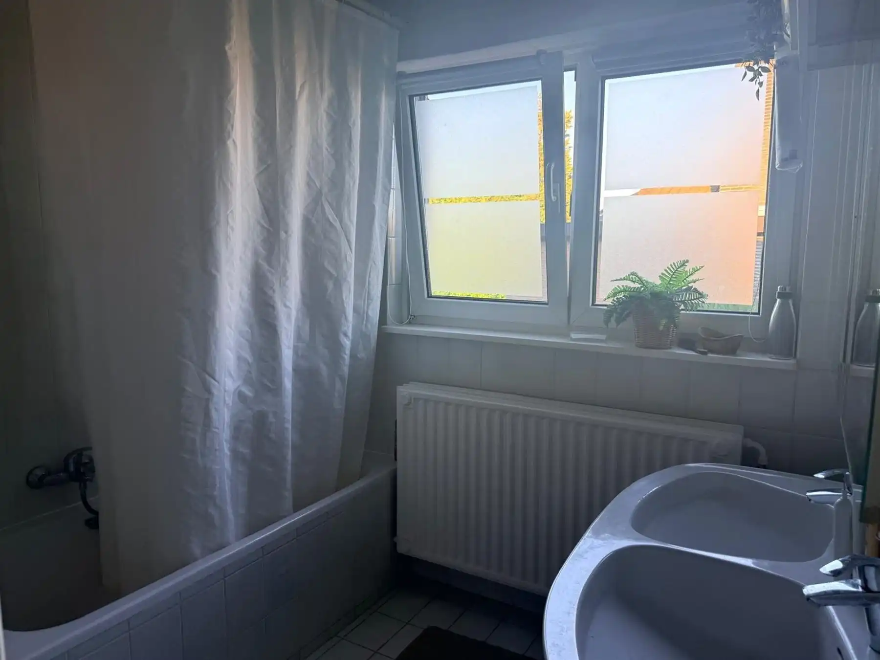 GOEDE GELEGEN 3-GEVELWONING MET TUIN foto 14