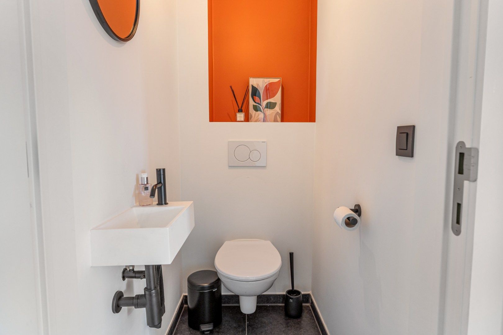 Stijlvol, ruim duplex-appartement met 2 slaapkamers in een kleinschalige residentie nabij het centrum van Opglabbeek!  foto 8