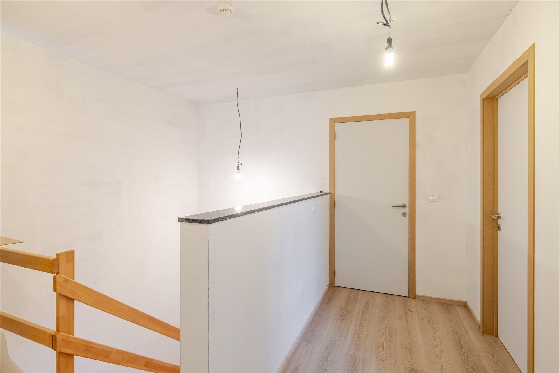 Bemeubelde ruime energiezuinige woning met grote tuin. foto 23