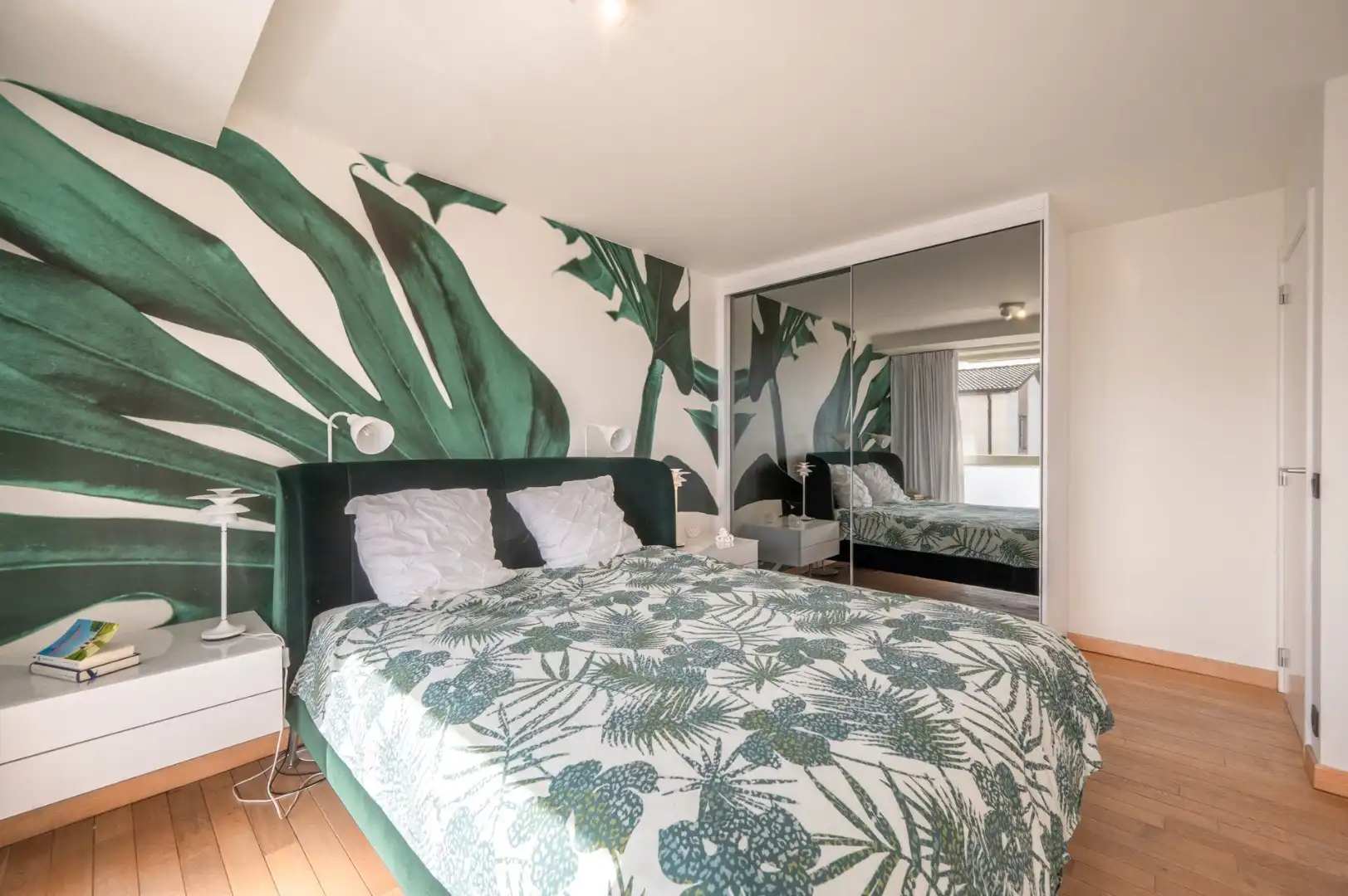 Gerenoveerd appartement met 4 slpks. op de Zeedijk foto 11