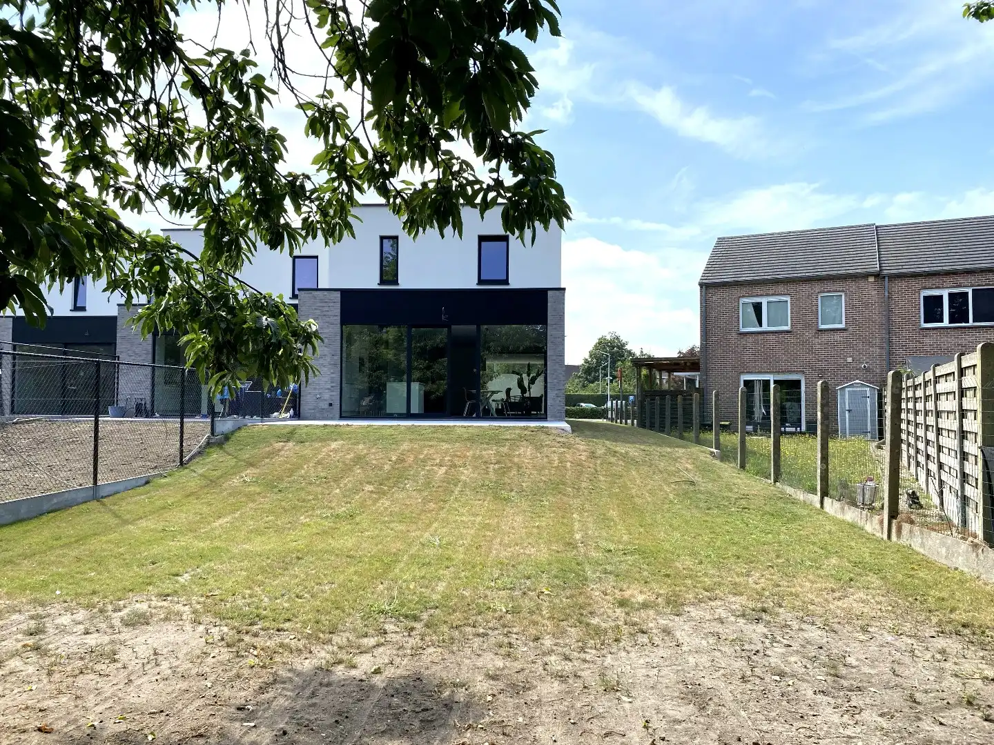 INSTAPKLARE ENERGIEZUINIGE NIEUWBOUWWONING MET 3 SLPKS | TUIN foto 17