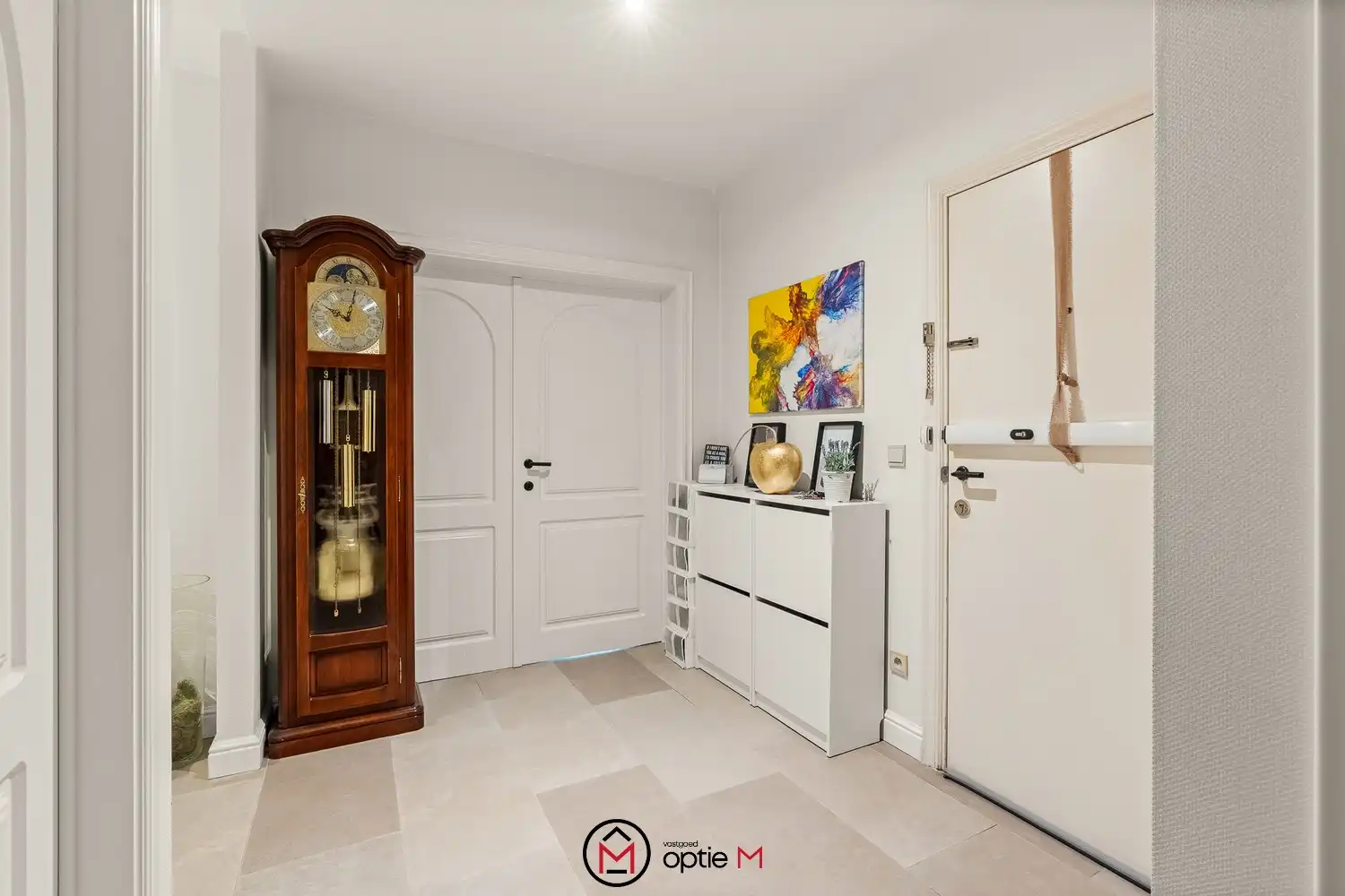 Ruim gerenoveerd appartement van 170 m² met 4 slaapkamers en twee terrassen in hartje Genk foto 2