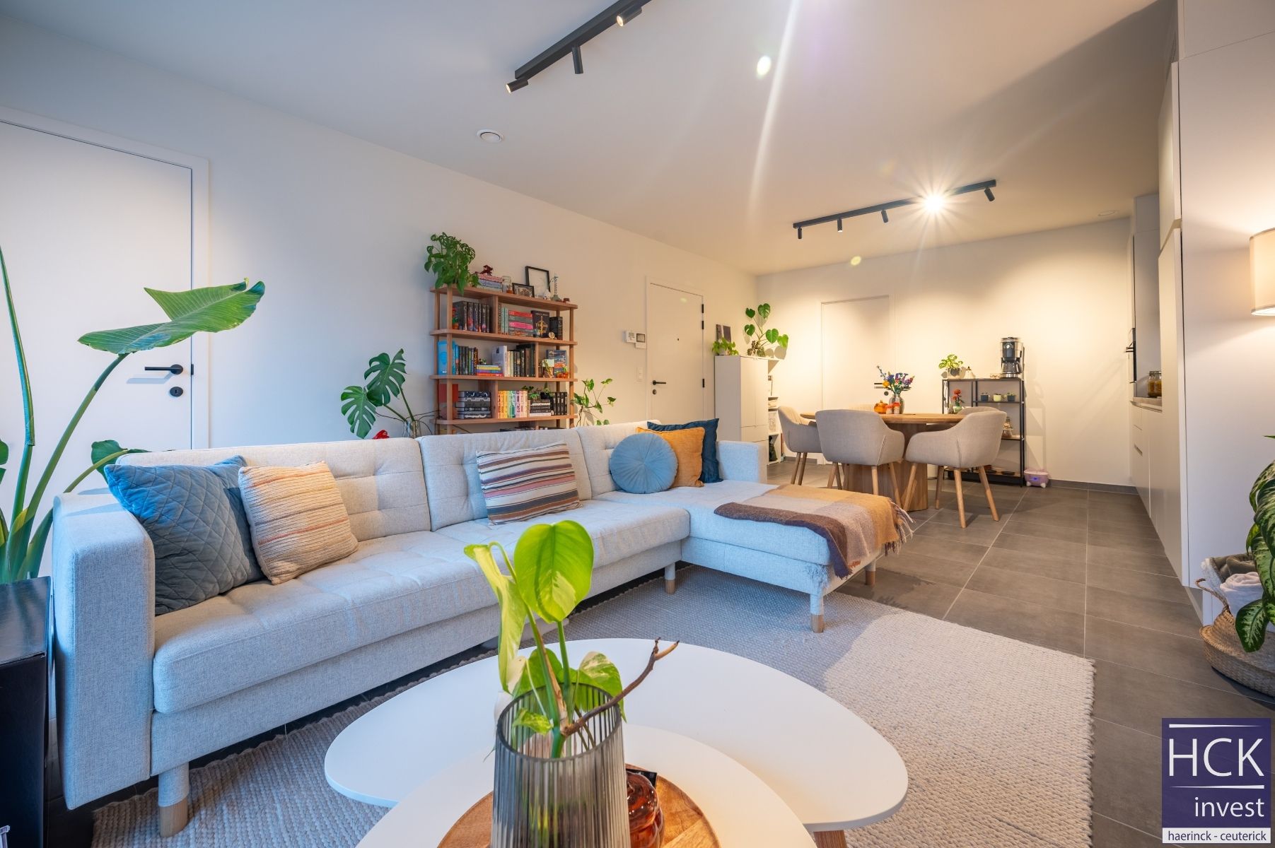 DEINZE - Prachtig nieuwbouwapp. met 2 SLPK, terras én parkeerplaats foto 7