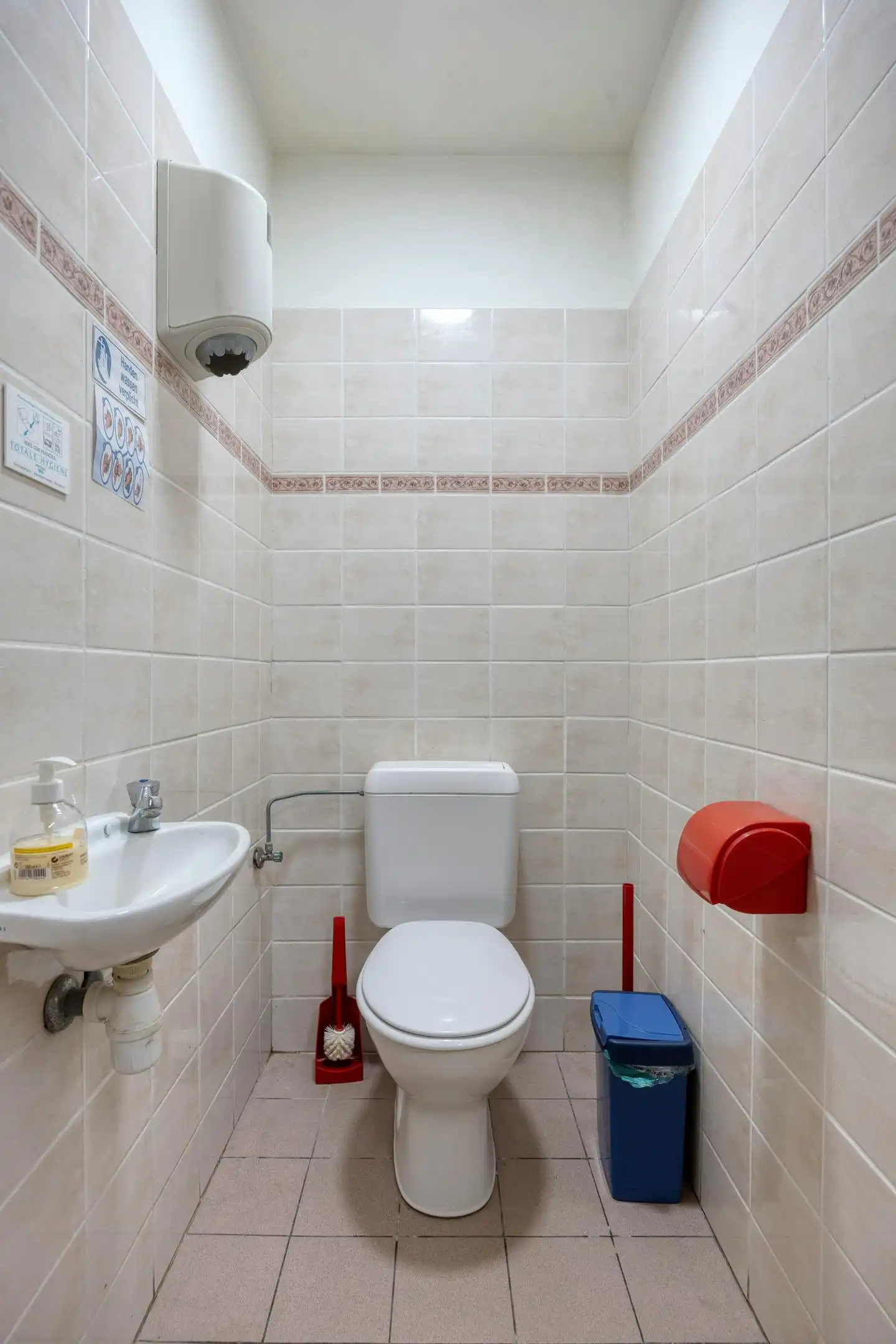 Op te frissen herenhuis met 7 slaapkamers en stadstuin. foto 48