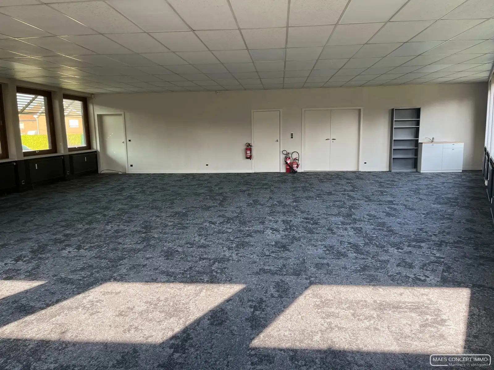 Kantoor 8 te huur, dichtbij ring van Kortrijk en autosnelwegen foto {{pictureIndex}}