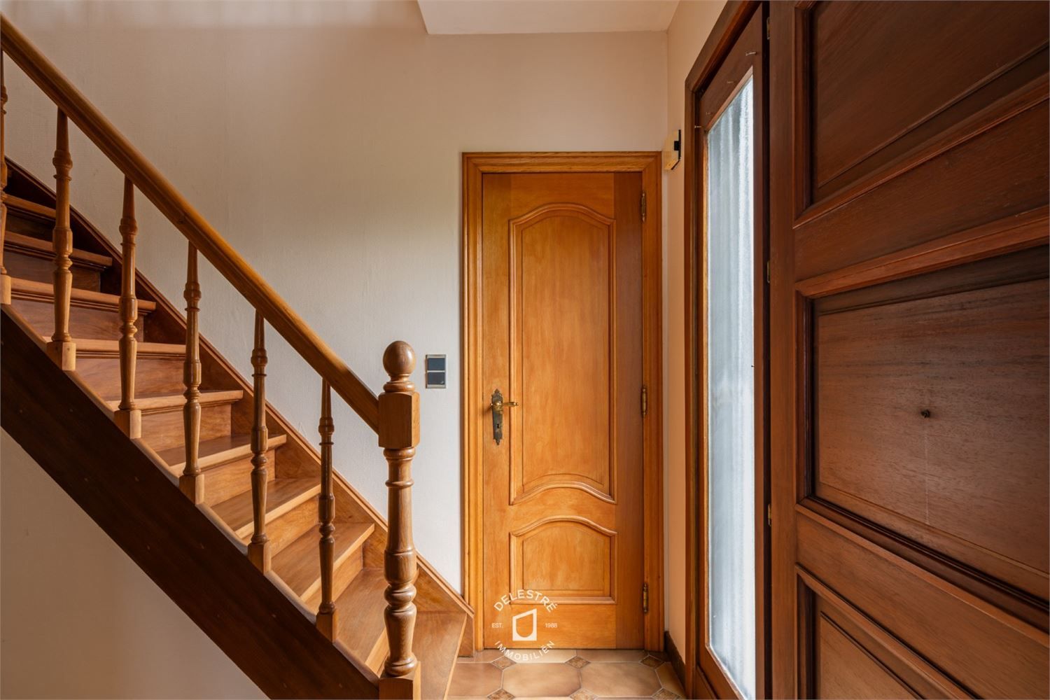 RUSTIG GELEGEN HALFOPEN MET TUIN EN GARAGE foto 16