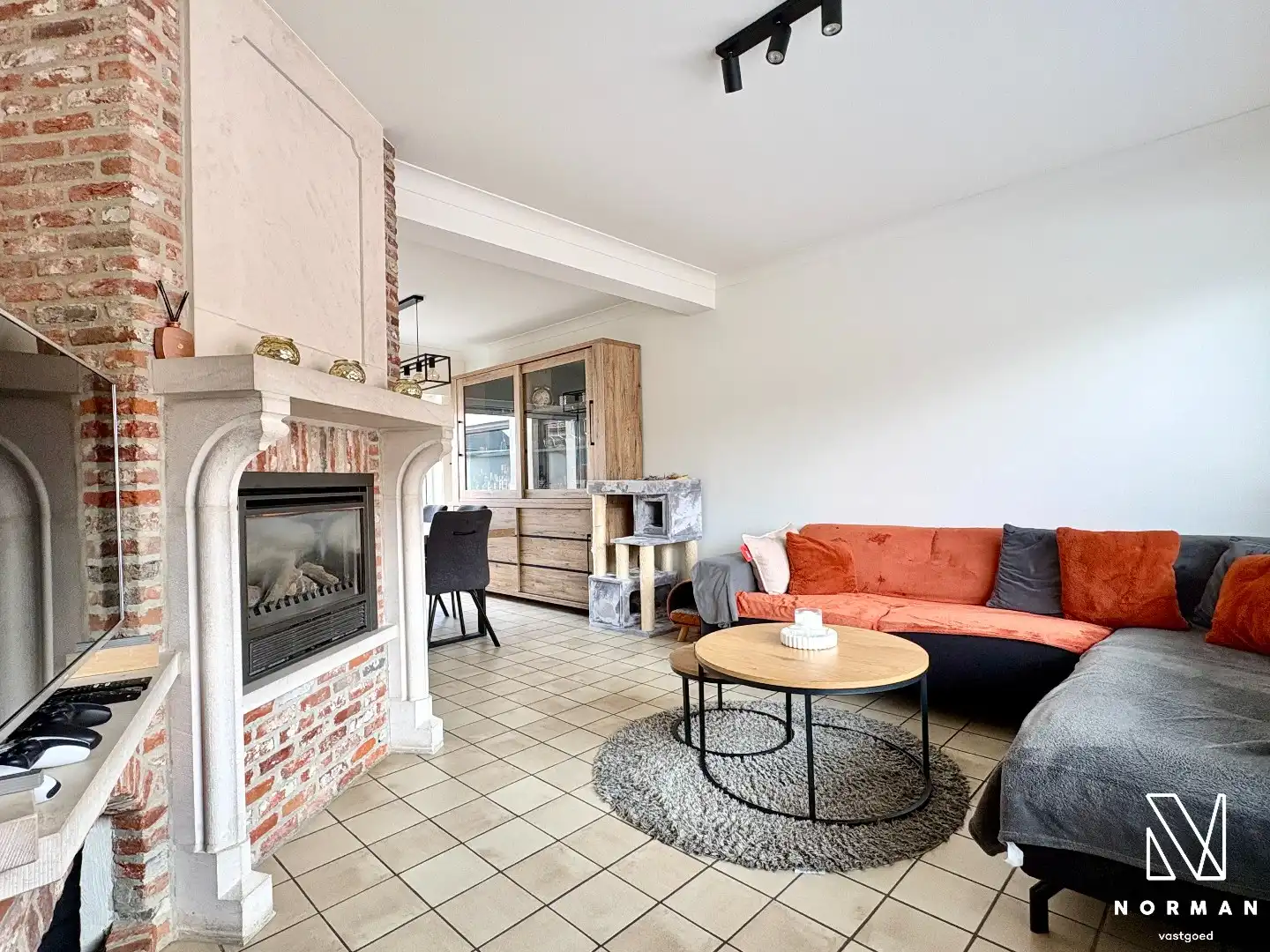 Instapklare woning te koop in rustige woonwijk te Bavikhove met tuin, garage en uitweg! foto 2