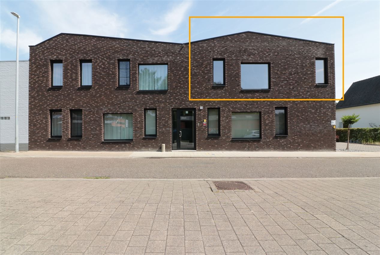 3 appartementen en 4 autostaanplaatsen foto 2