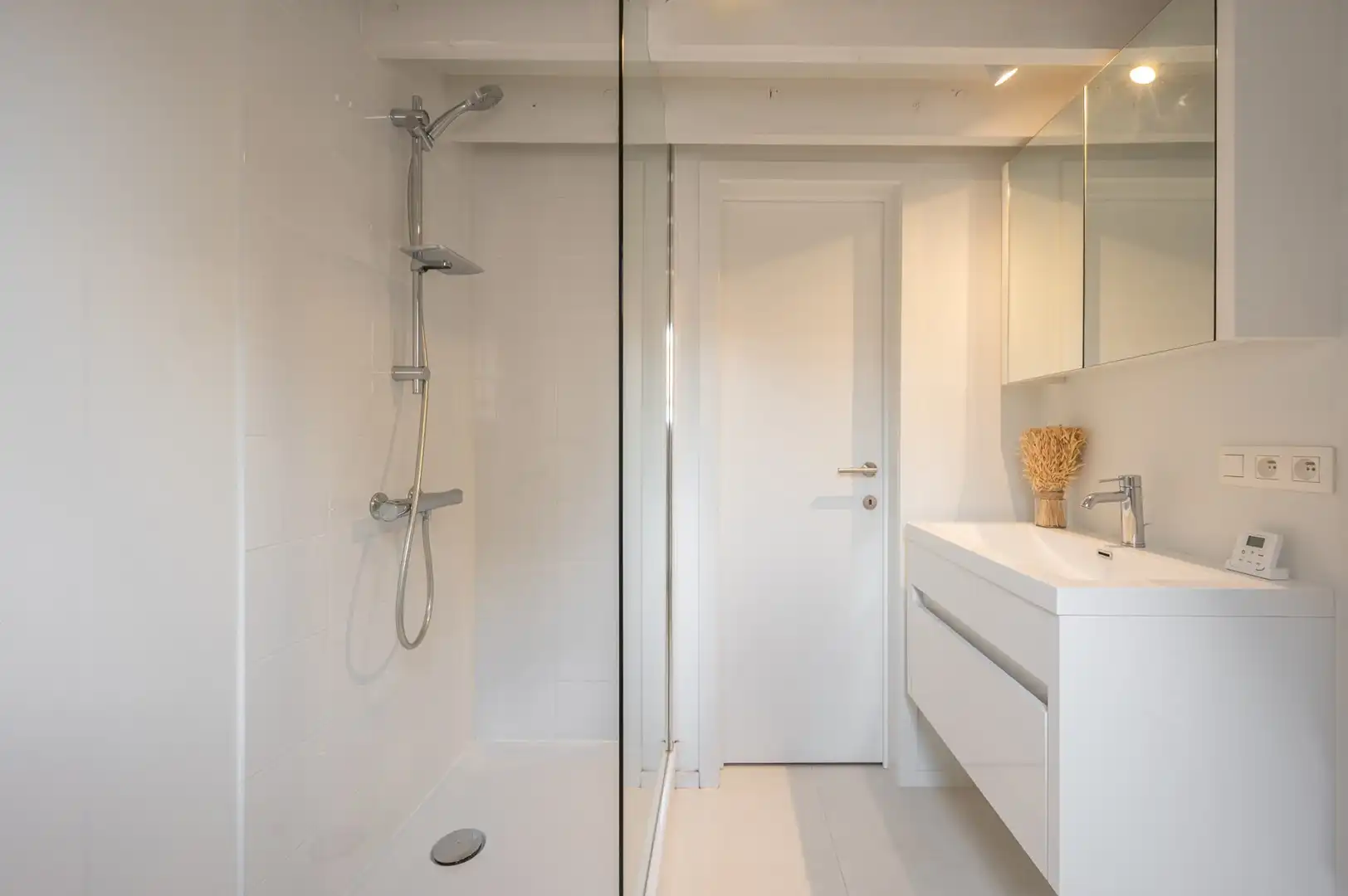Stijlvol gerenoveerde hoekwoning met aparte duplex studio op topligging foto 21