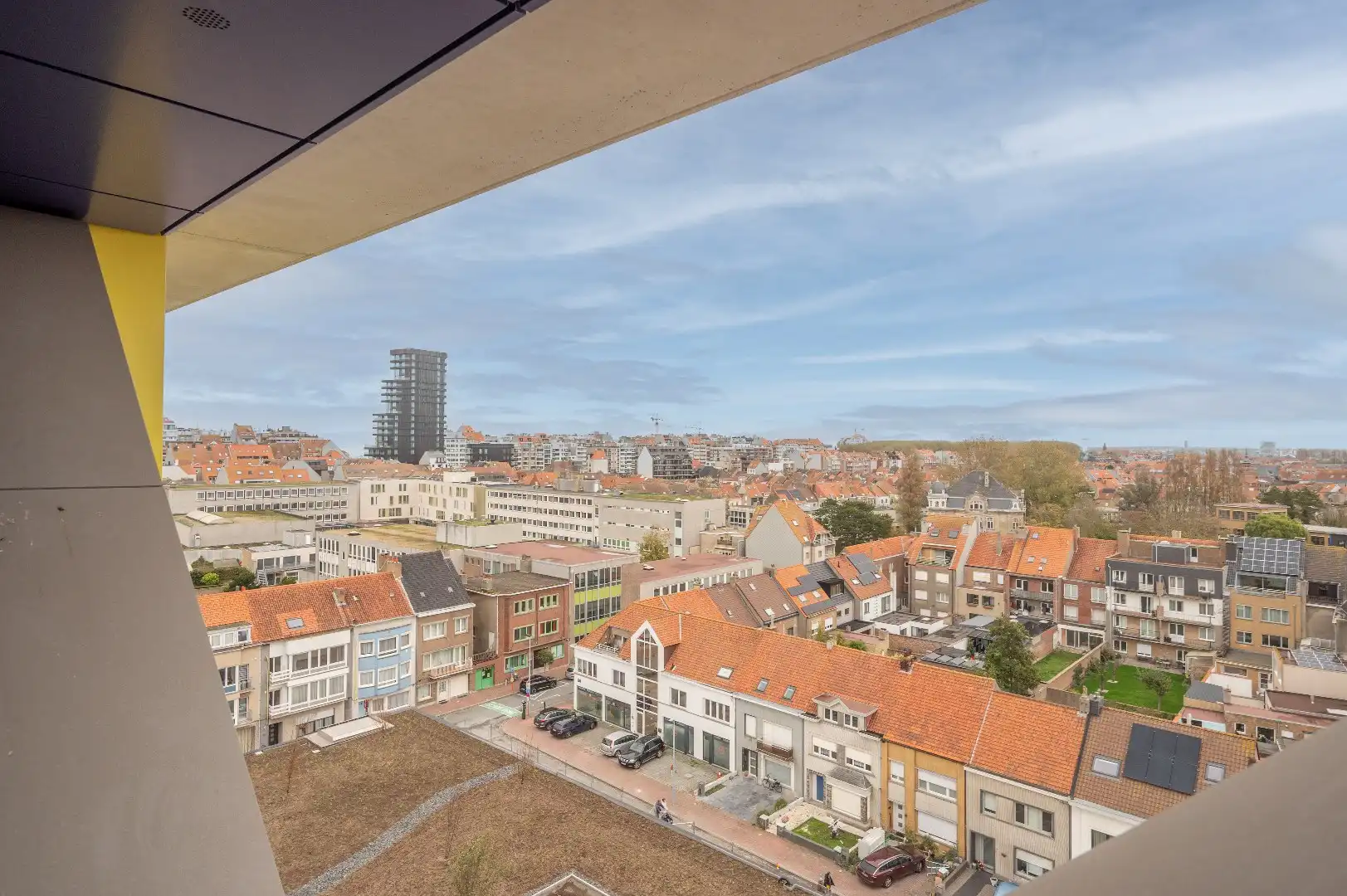 HOOST is een iconische toren met een expressief gevelontwerp op enkele honderden meters van de zee foto 8