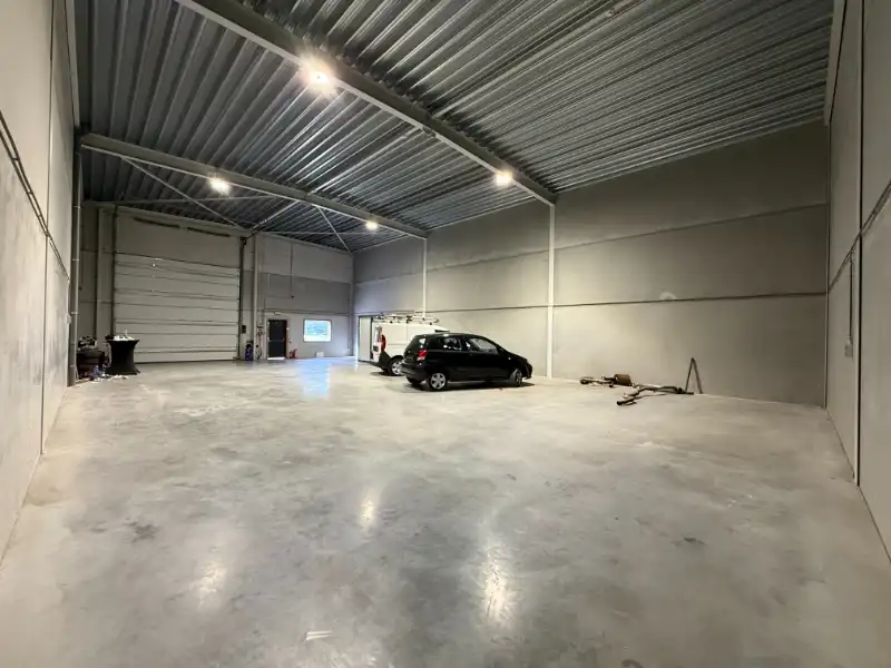 Recente KMO-unit van 234 m² met 2 privatieve parkeerplaatsen foto 4
