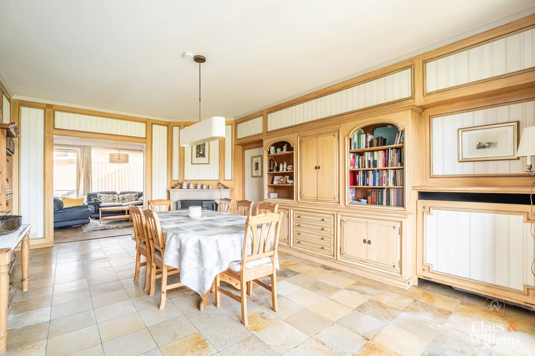 Ruime bel-etagewoning nabij centrum Halle foto 5
