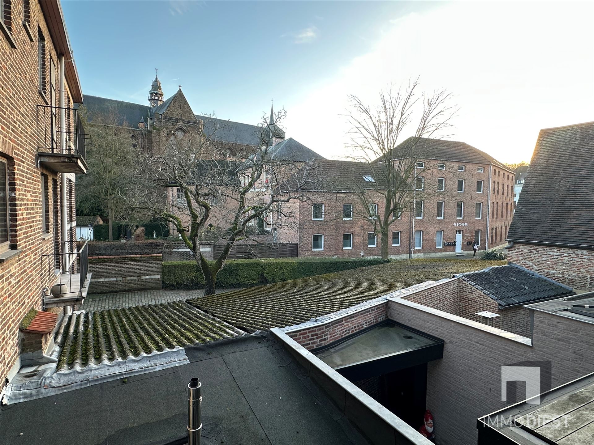 Gerenoveerde woning in het centrum met 2 slaapkamers en koertje foto 17