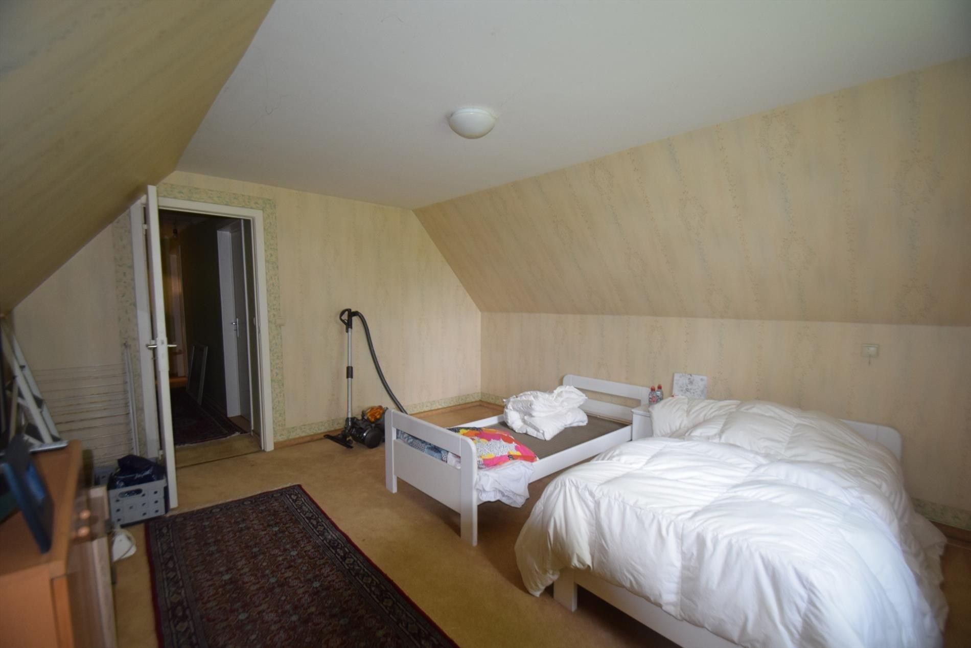 Authentieke hoeve op 3886 m² grond, landelijk gelegen met prachtige tuin. foto 25